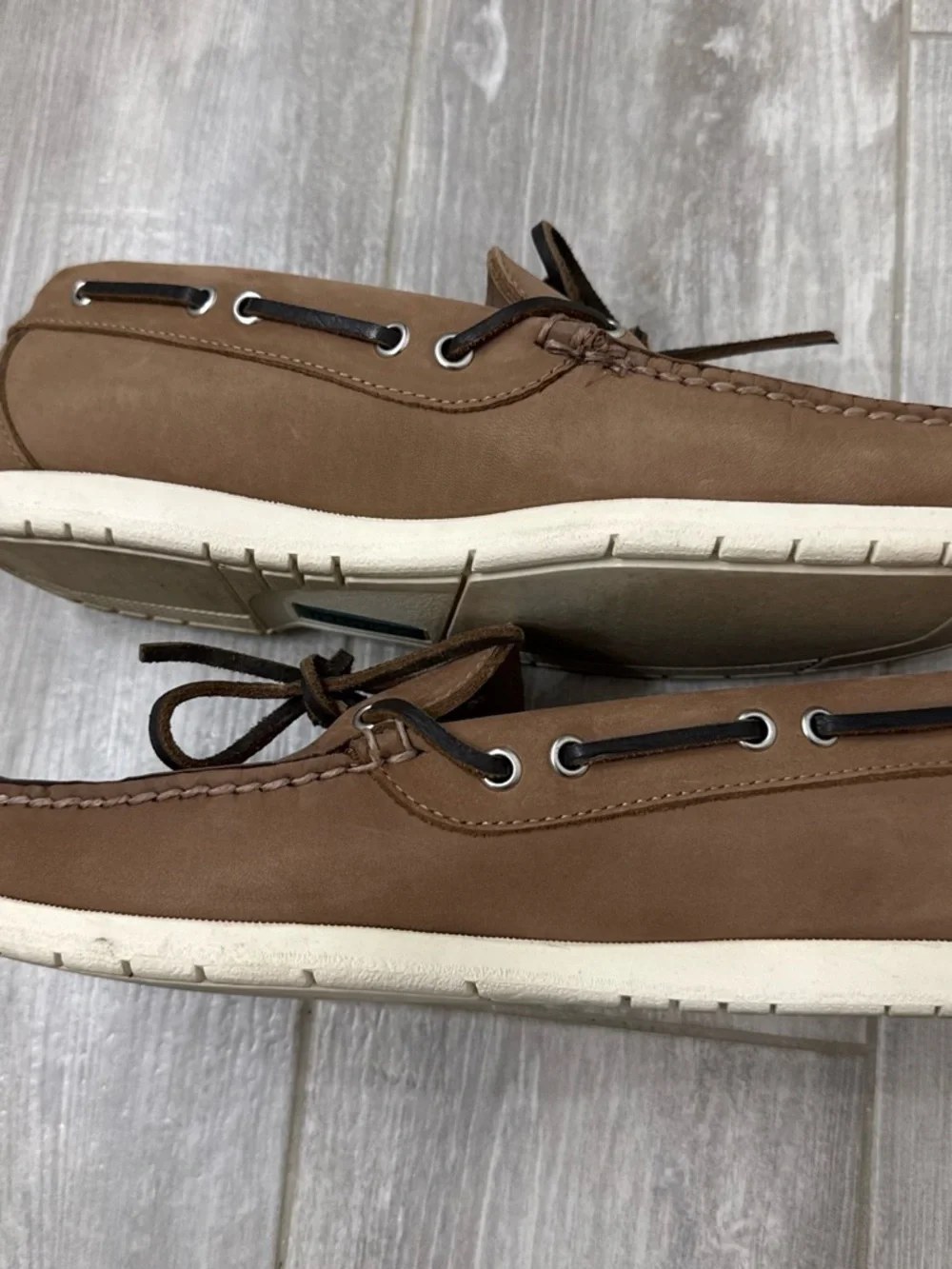 L.L. Bean Men's Brown leather boat shoes size 9